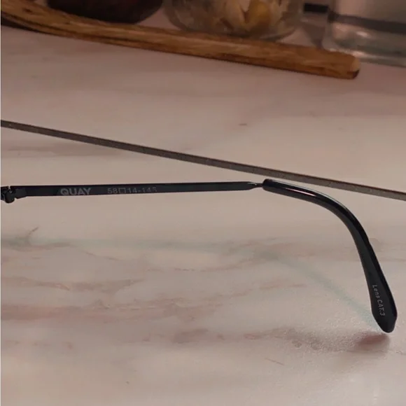 Quay Australia Black Gradient Glasses - Picture 5 of 7